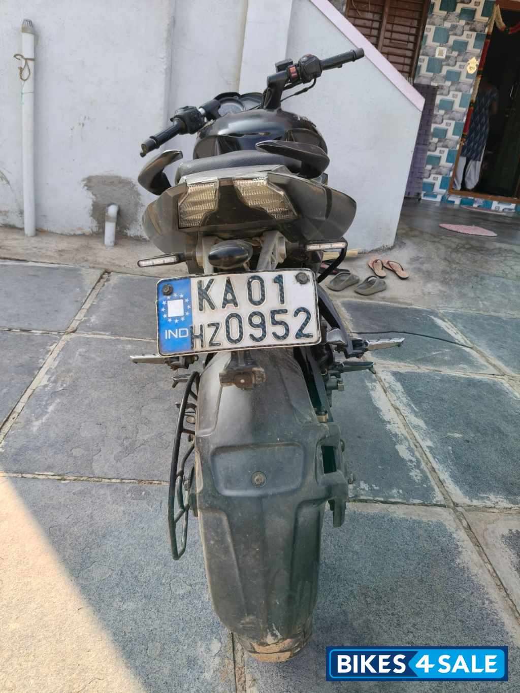 Black Bajaj Pulsar NS200