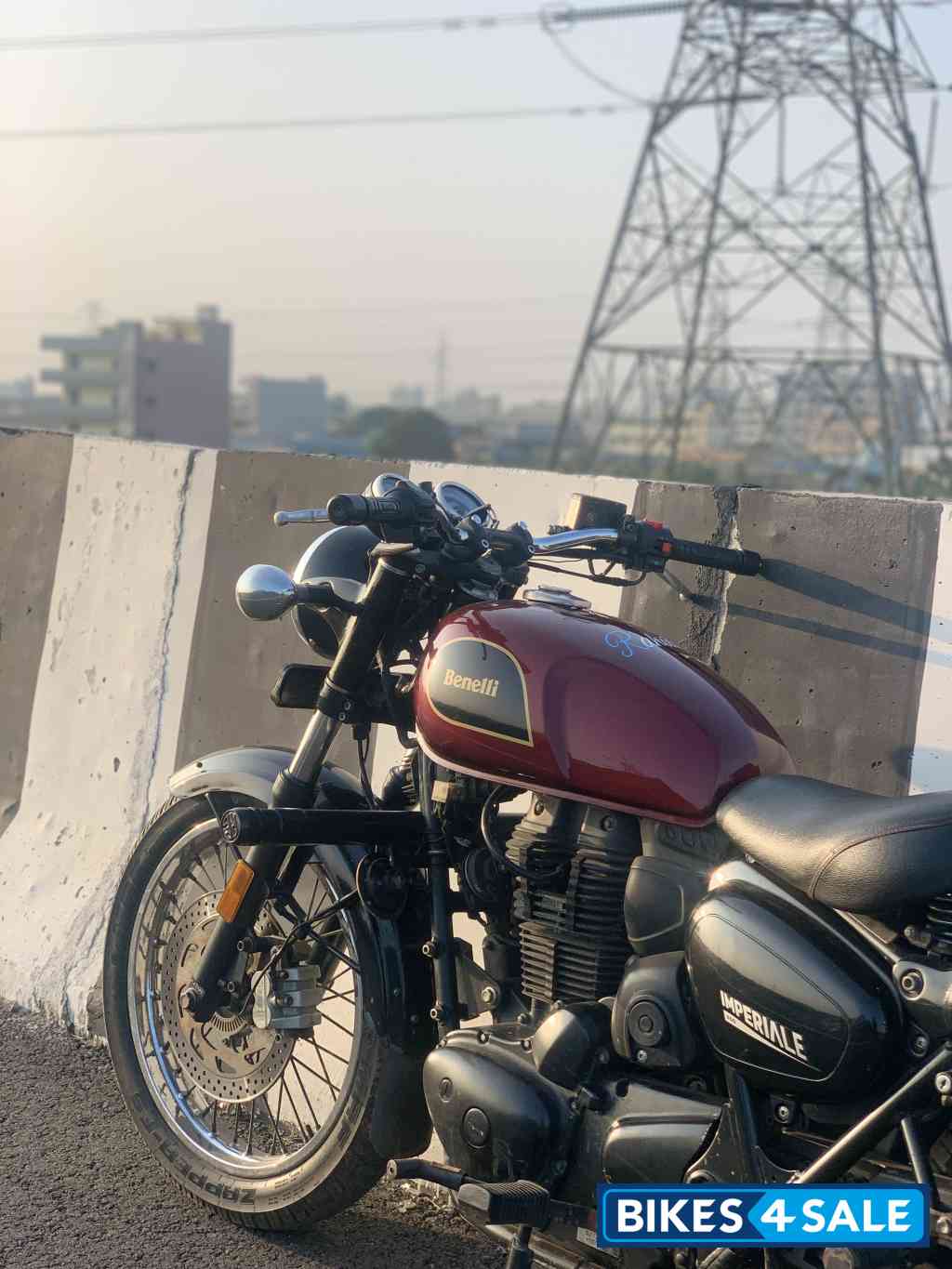 Red Benelli Imperiale 400 BS6