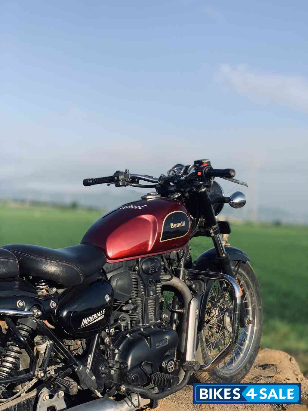 Red Benelli Imperiale 400 BS6