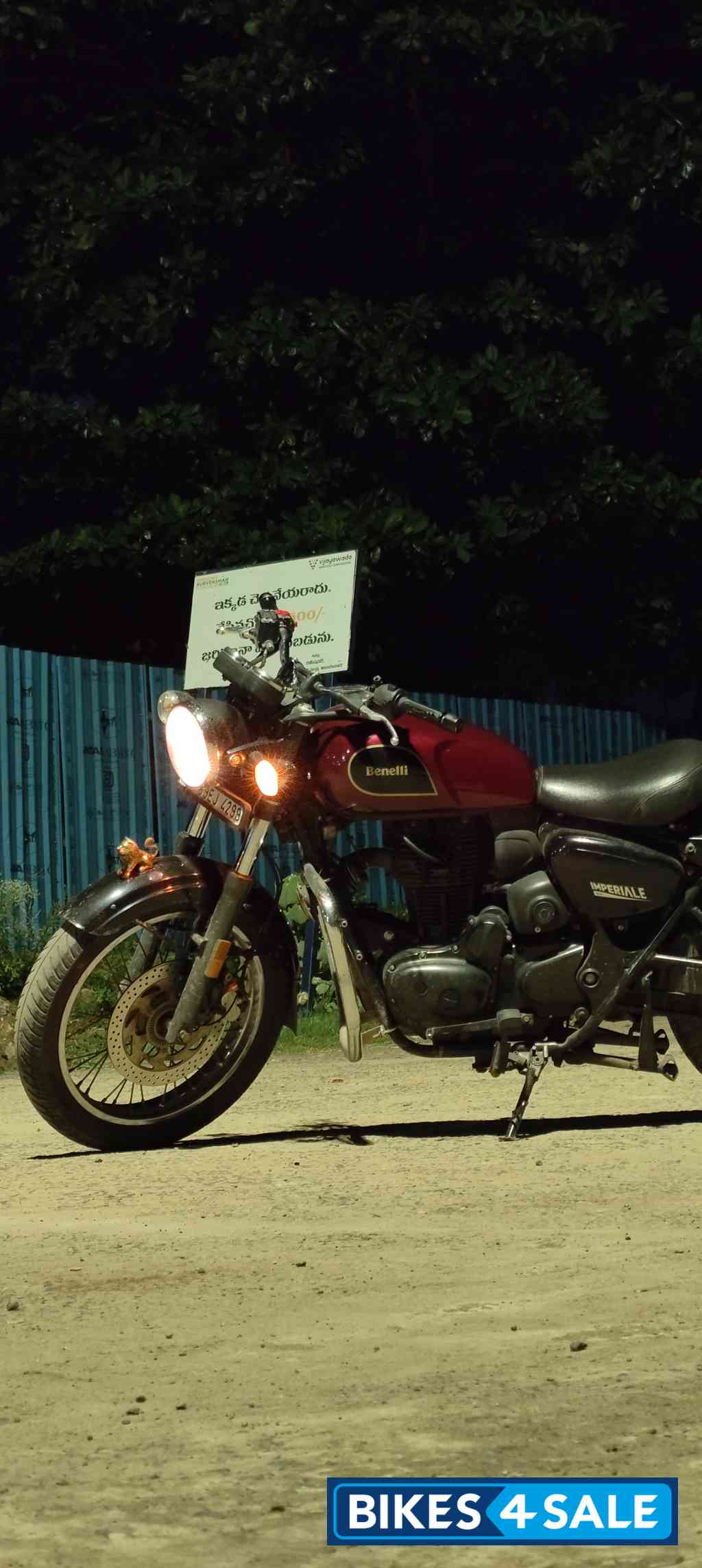 Red Benelli Imperiale 400 BS6