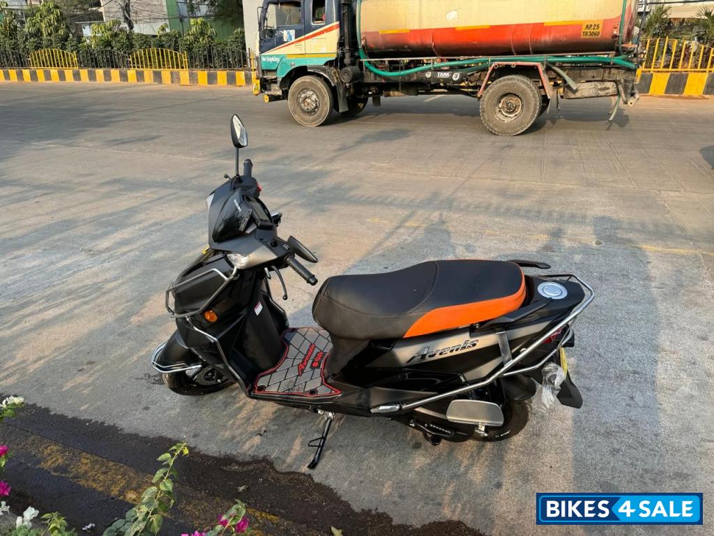 Orange Black Suzuki Avenis 125 Ride Connect Edition