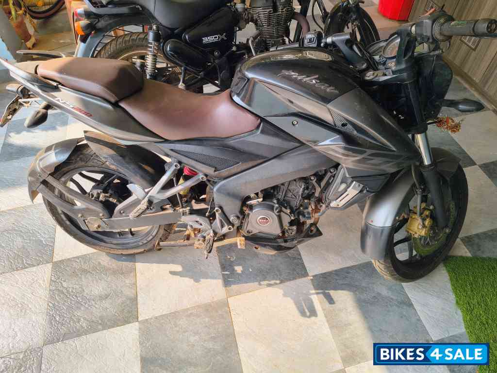 Black Bajaj Pulsar NS200
