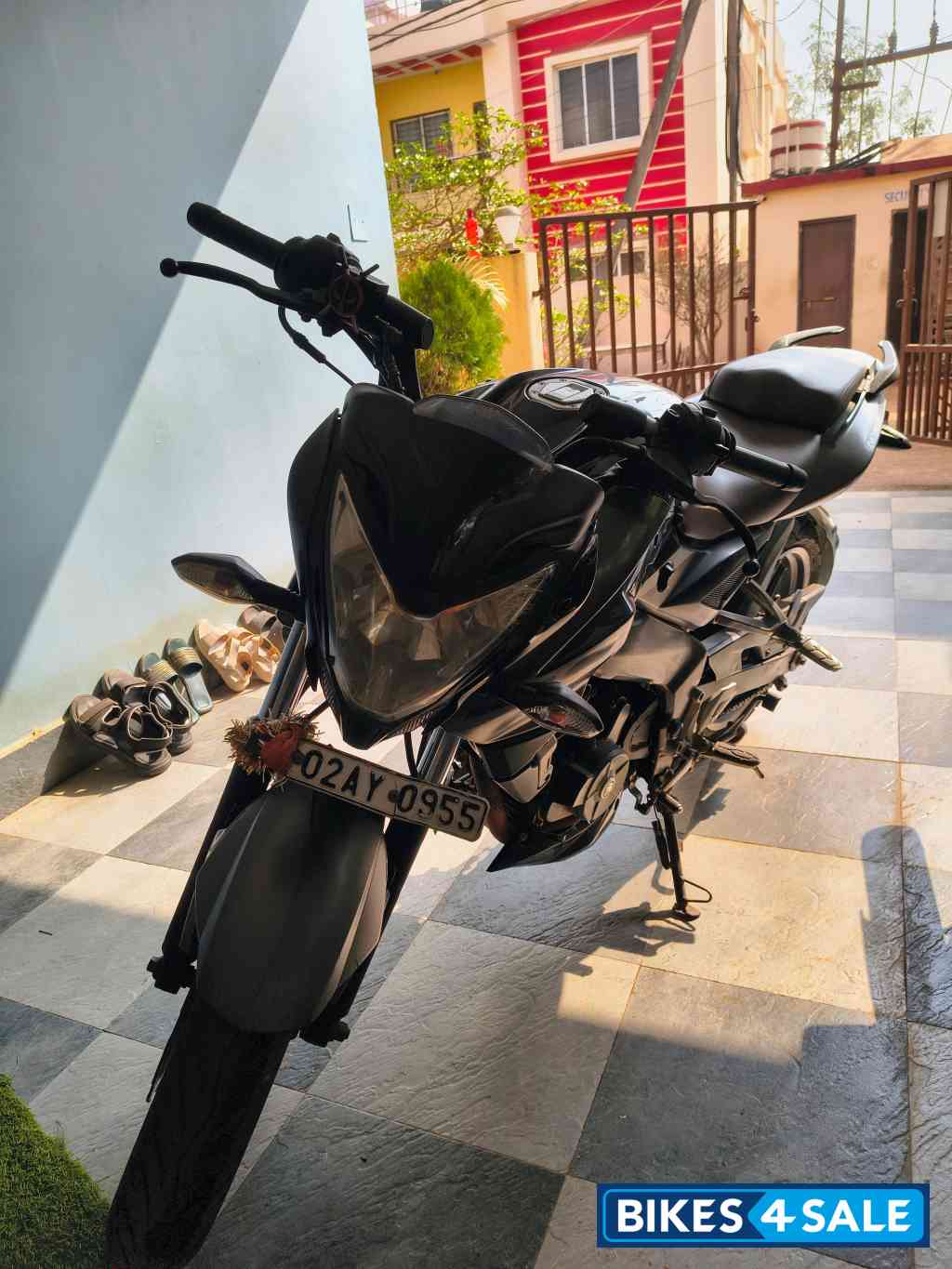 Black Bajaj Pulsar NS200