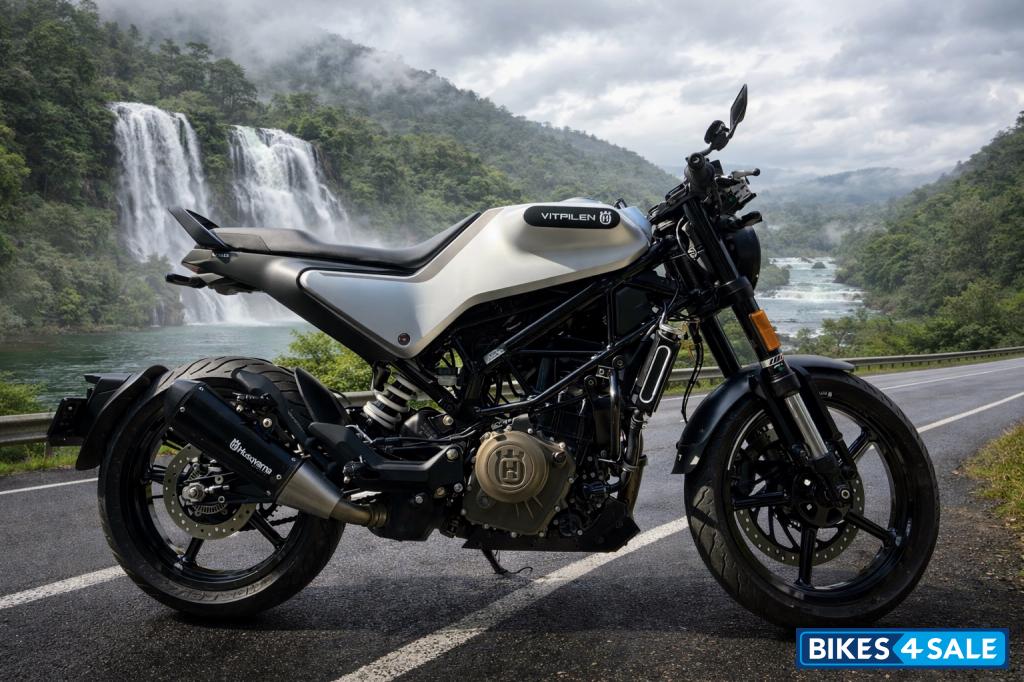 Silver Husqvarna Vitpilen 250 2022