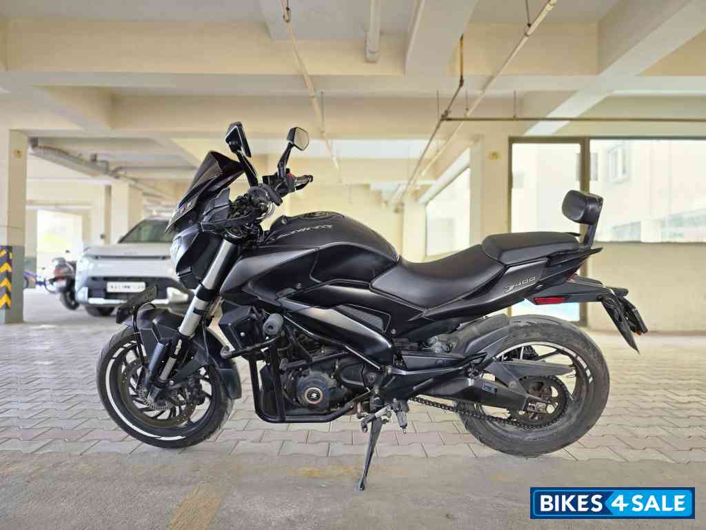 Black Bajaj Dominar 400