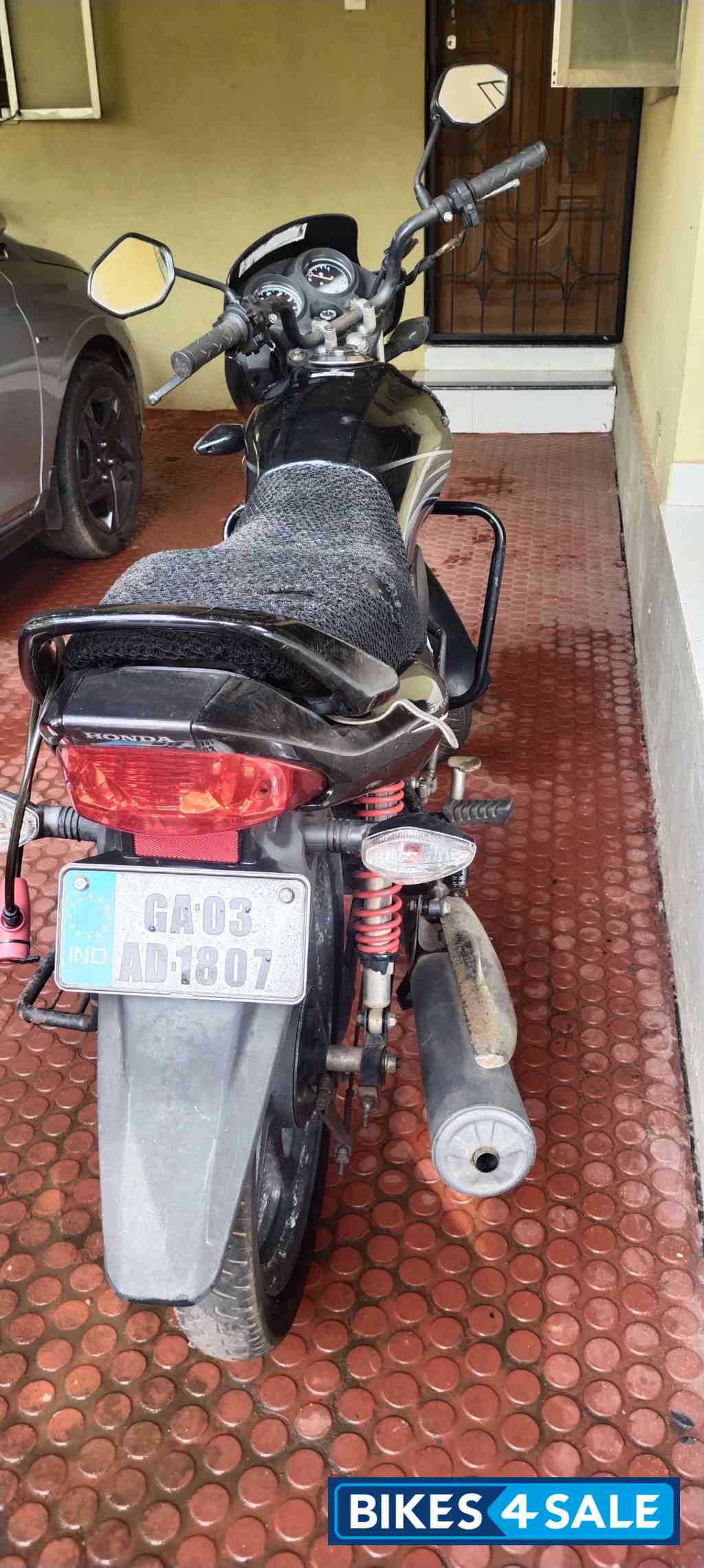 Black Honda Dream Yuga