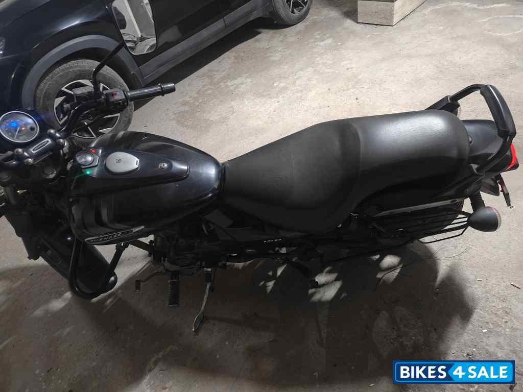 Black Bajaj Avenger Street 160