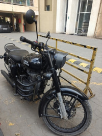 Royal Enfield Classic Stealth Black 2019 Model