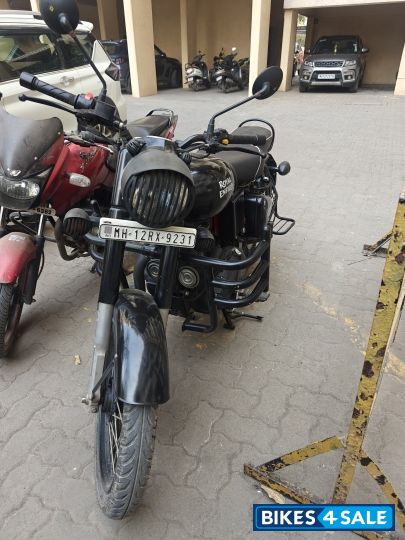 Black Royal Enfield Classic Stealth Black