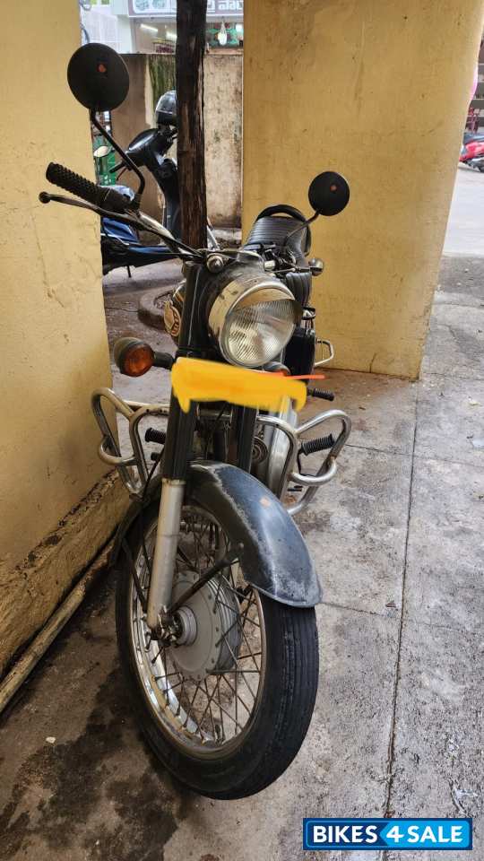 Black Royal Enfield Bullet Standard 350