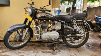 Black Royal Enfield Bullet Standard 350