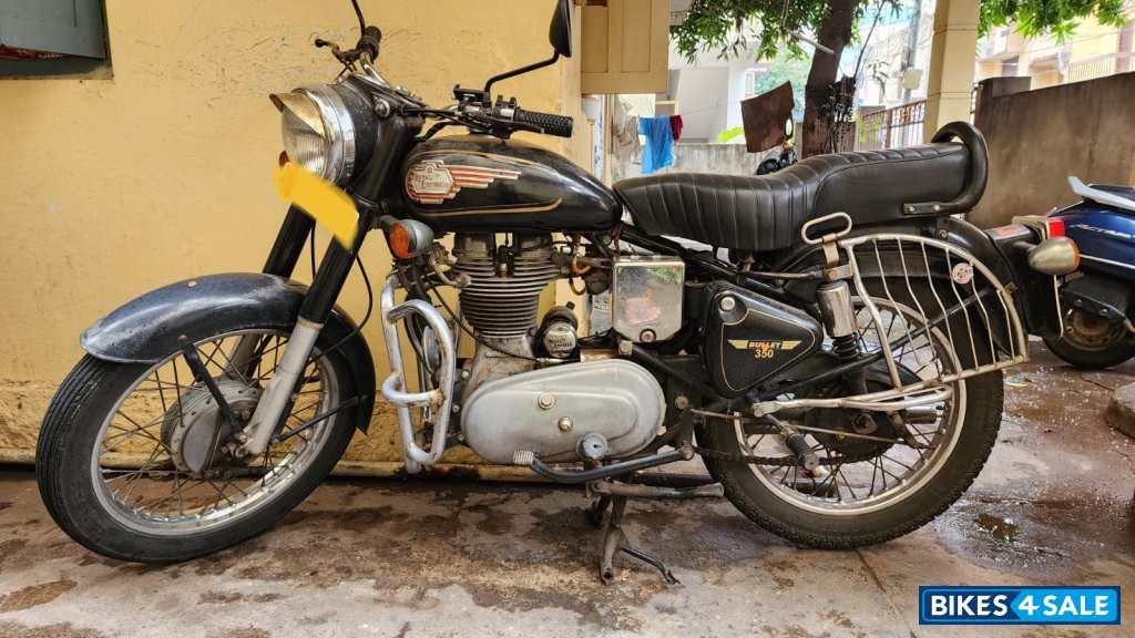 Black Royal Enfield Bullet Standard 350