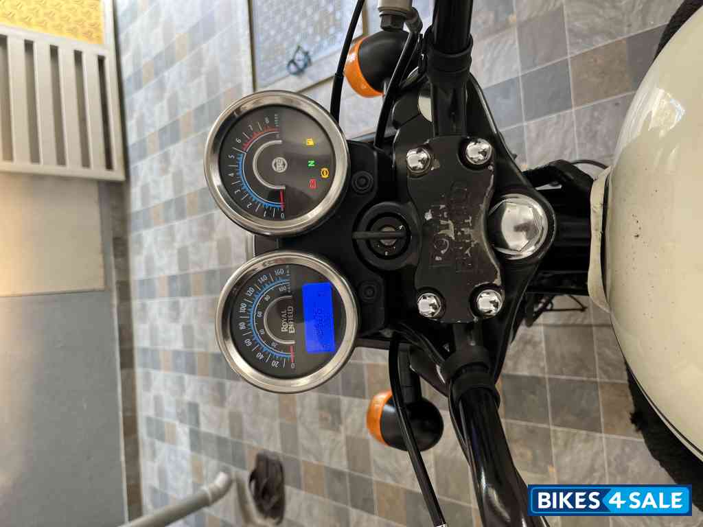 White Royal Enfield Thunderbird X 350