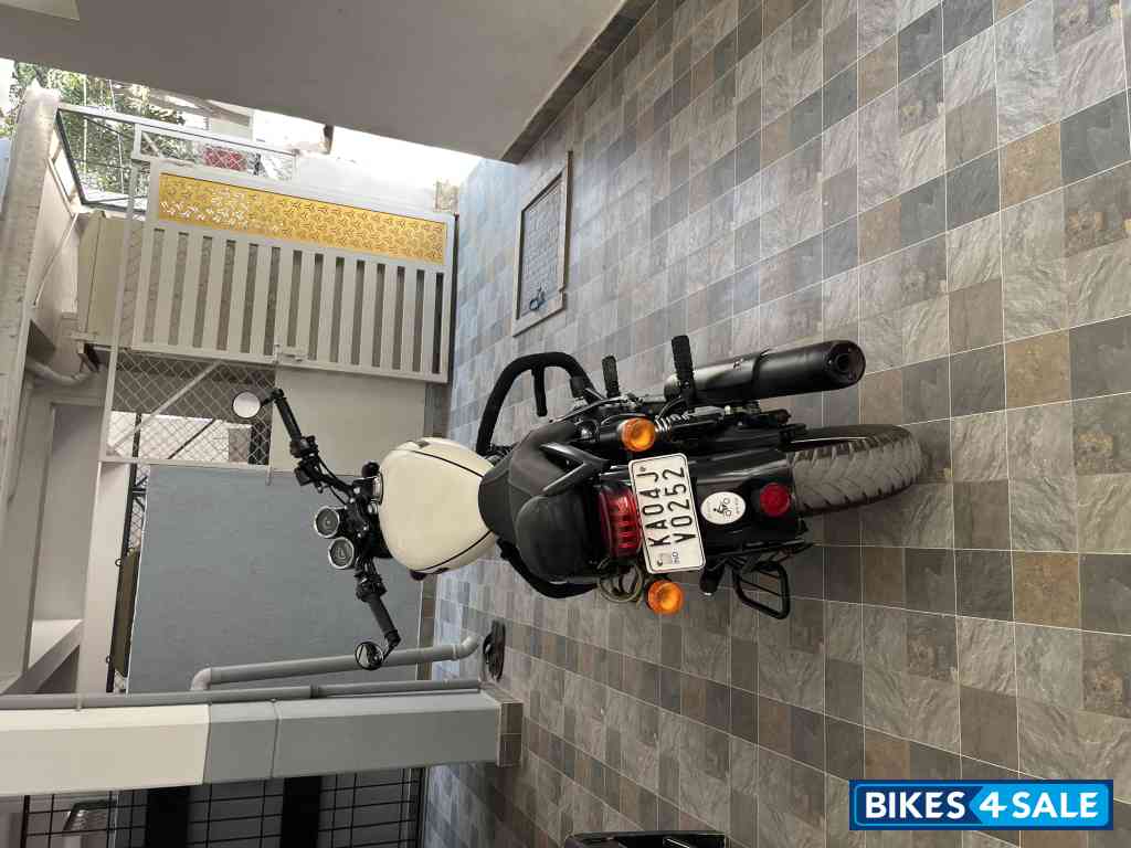 White Royal Enfield Thunderbird X 350