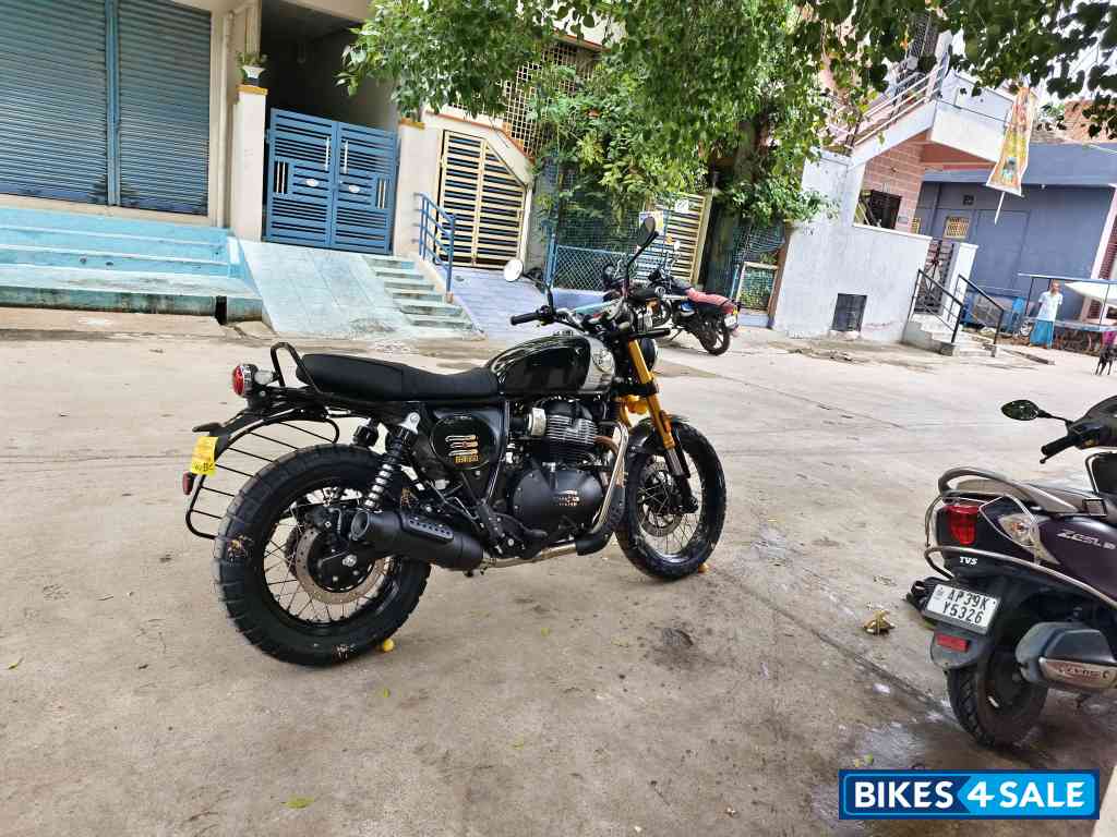 Golden Shadow Royal Enfield Bear 650