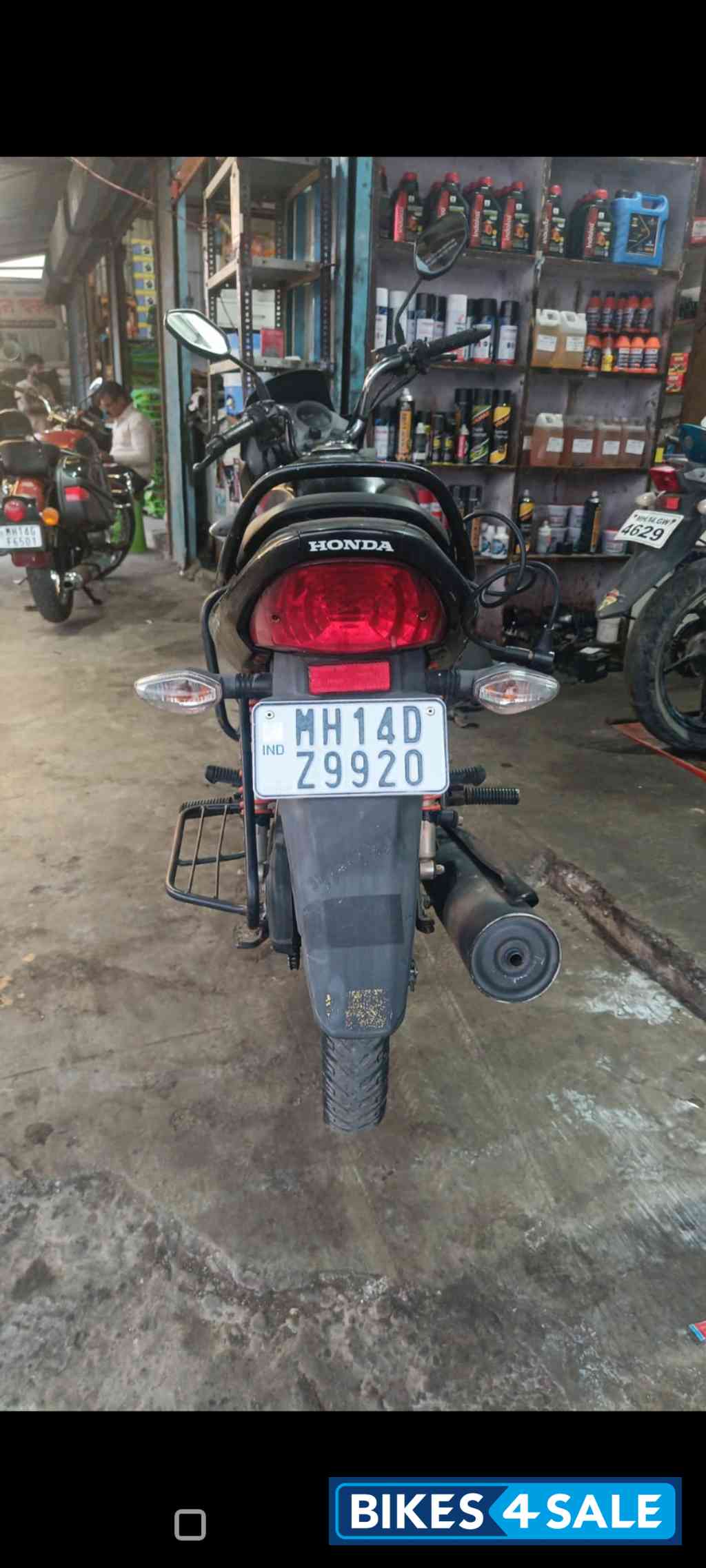 Black Honda Shine 125 Disc