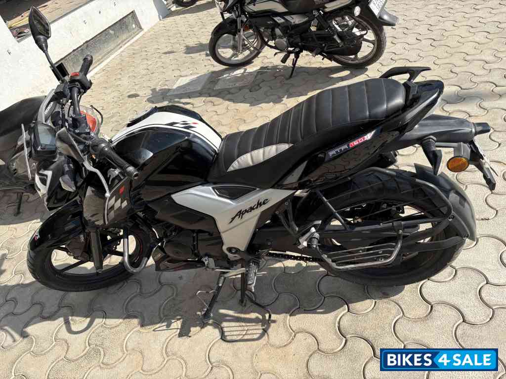 Black TVS Apache RTR 160 4V