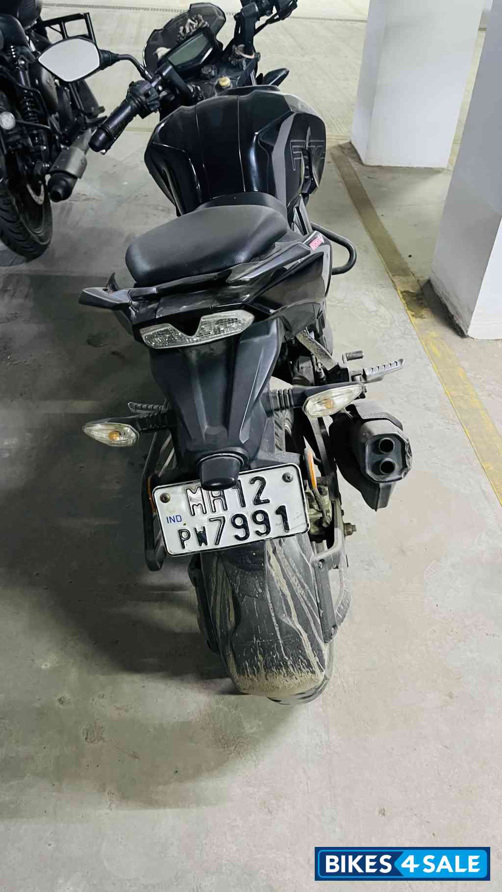 Black TVS Apache RTR 200 4V