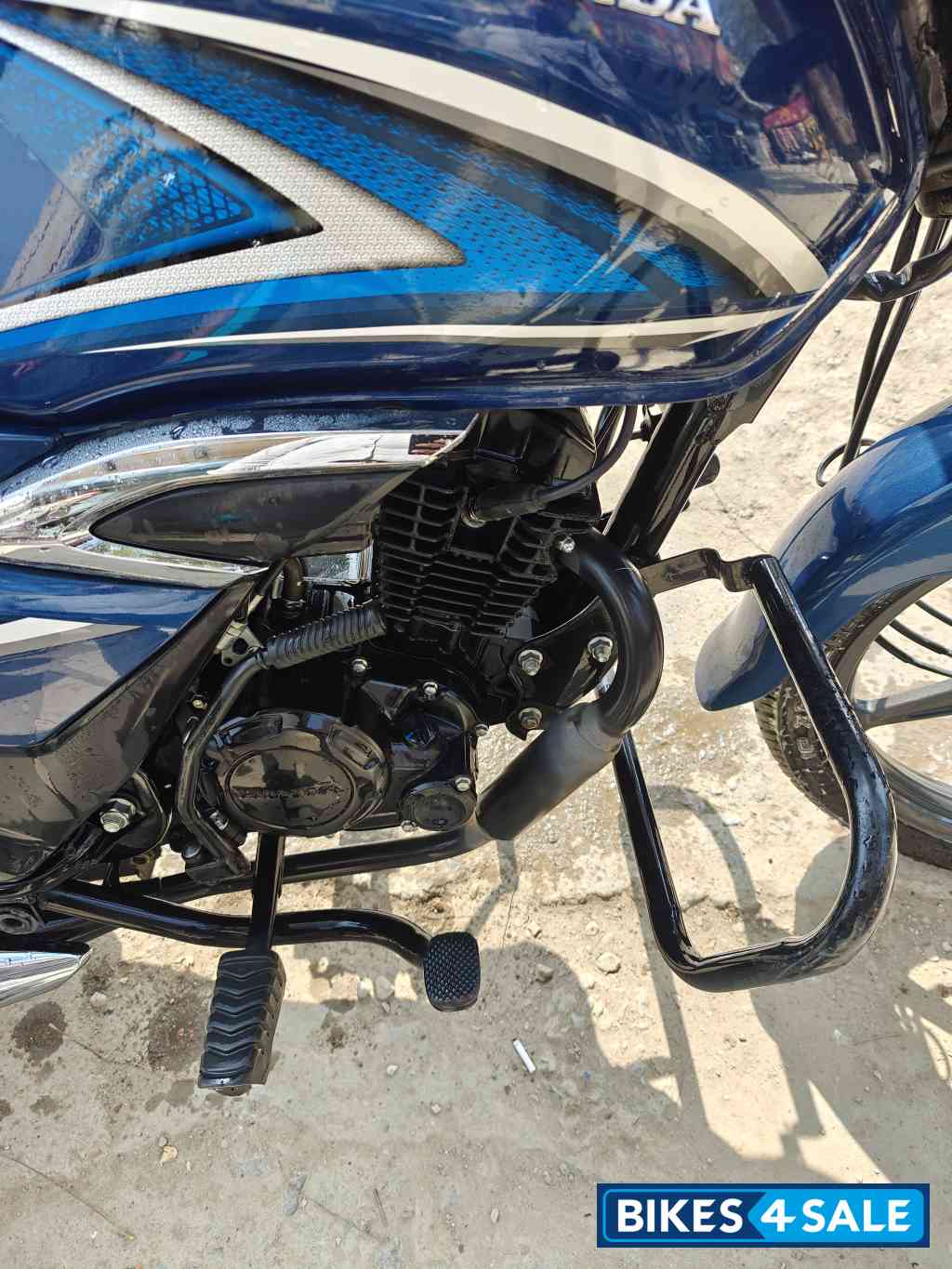 Blue Honda Shine 125