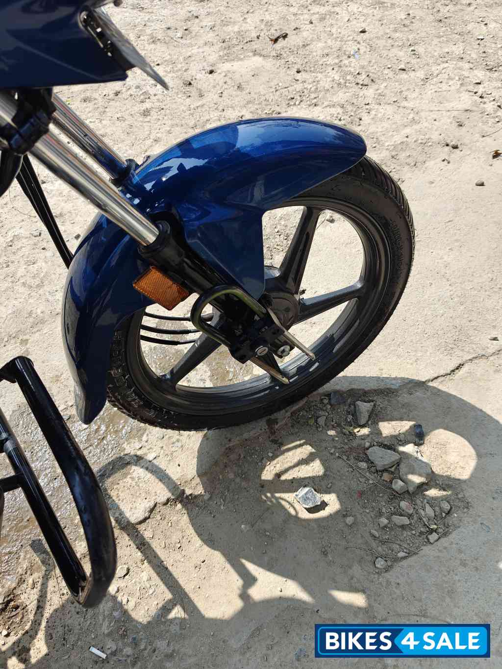 Blue Honda Shine 125