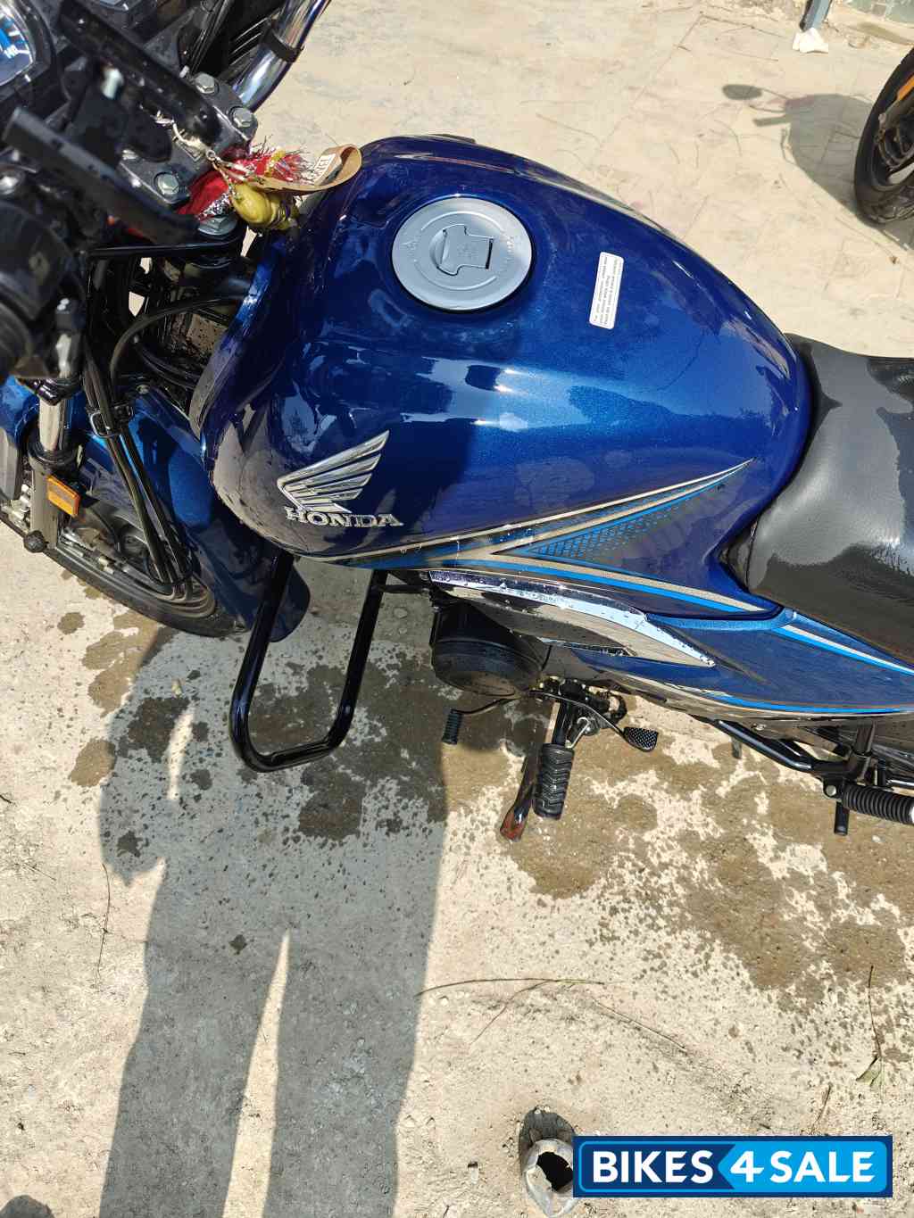 Blue Honda Shine 125