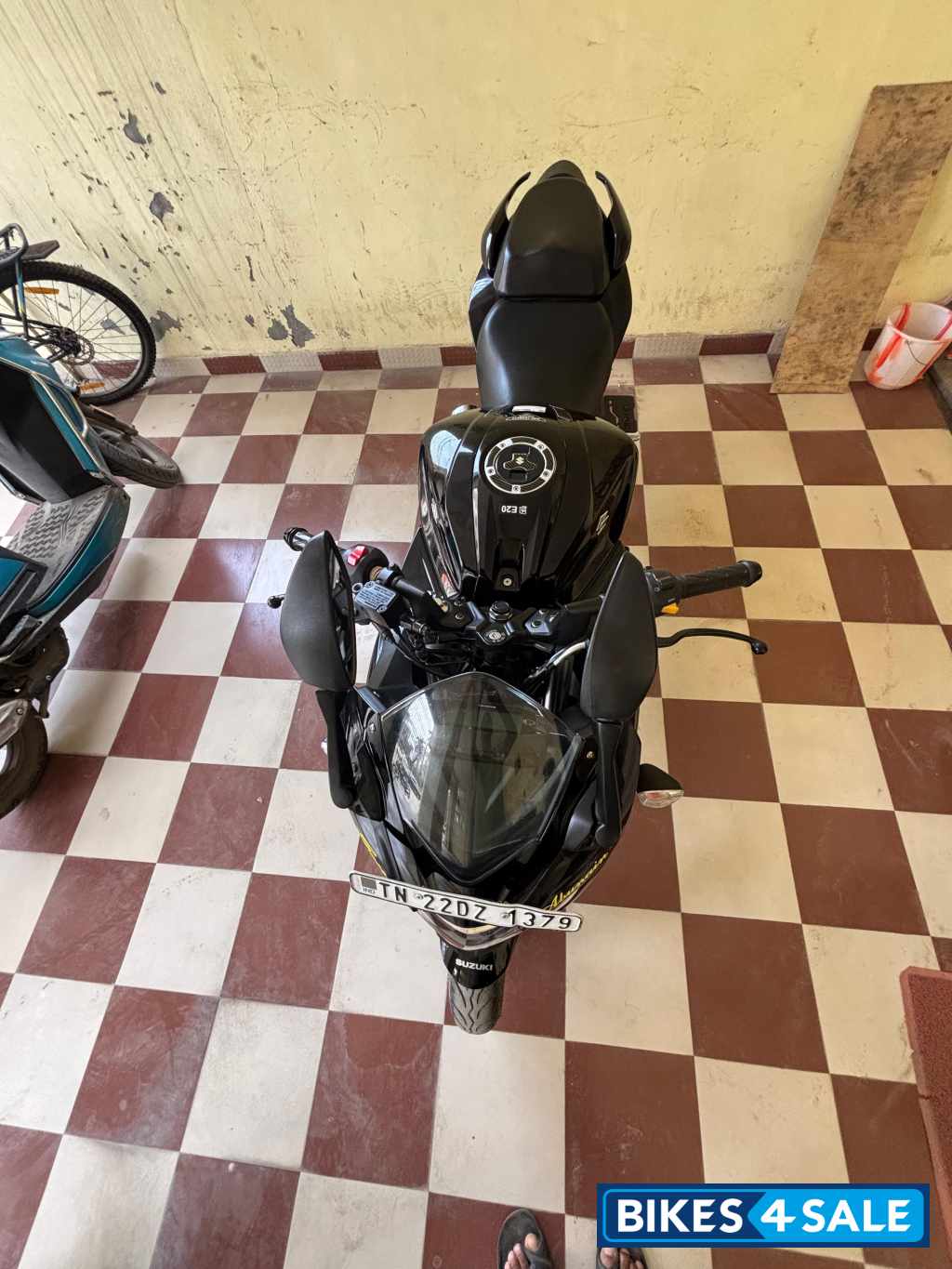 Black Suzuki Gixxer SF BS6