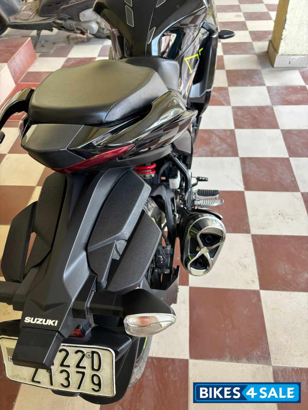 Black Suzuki Gixxer SF BS6