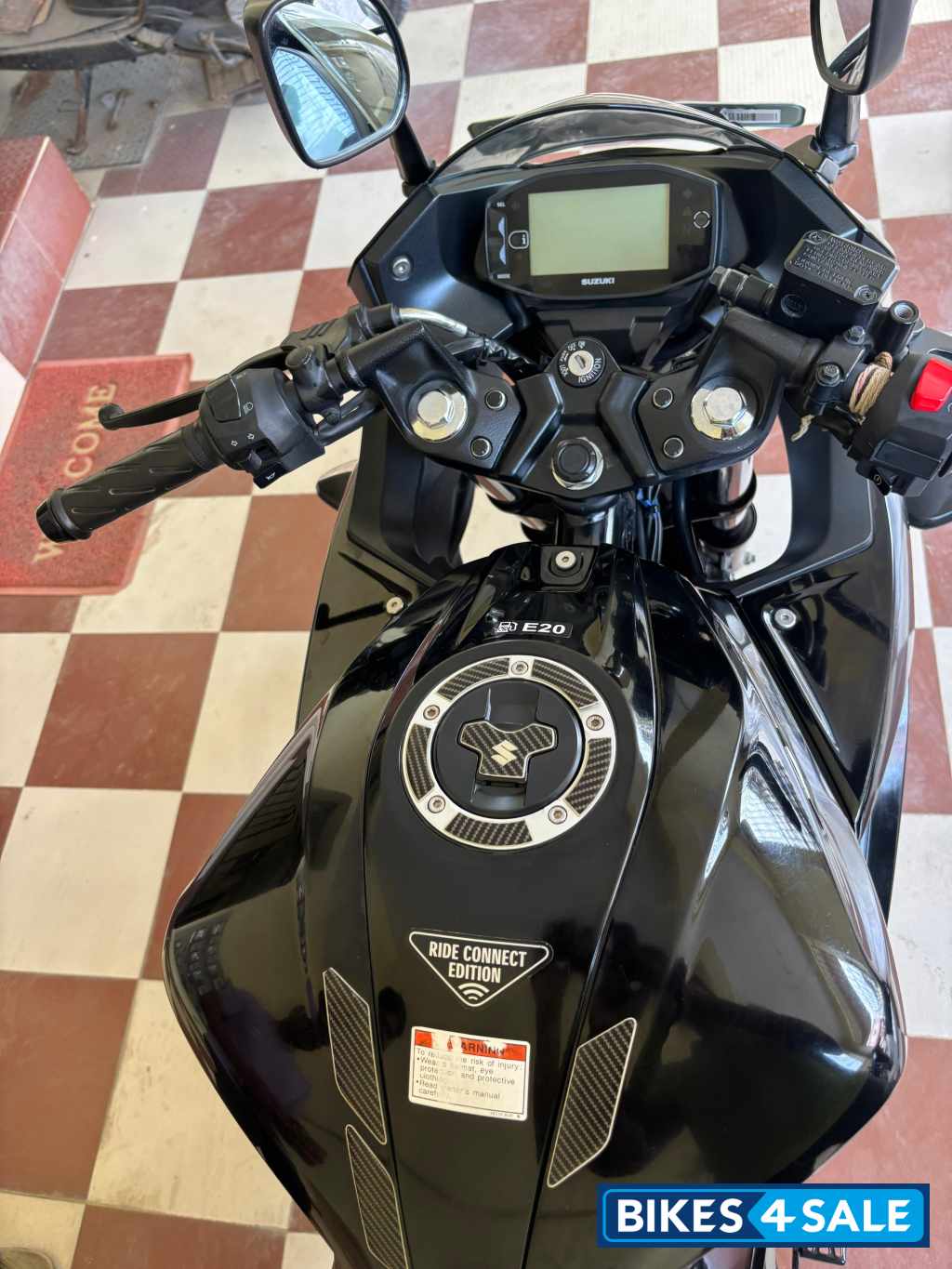 Black Suzuki Gixxer SF BS6