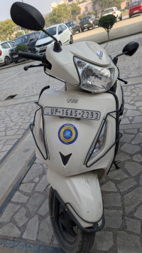 White TVS Jupiter Classic 110