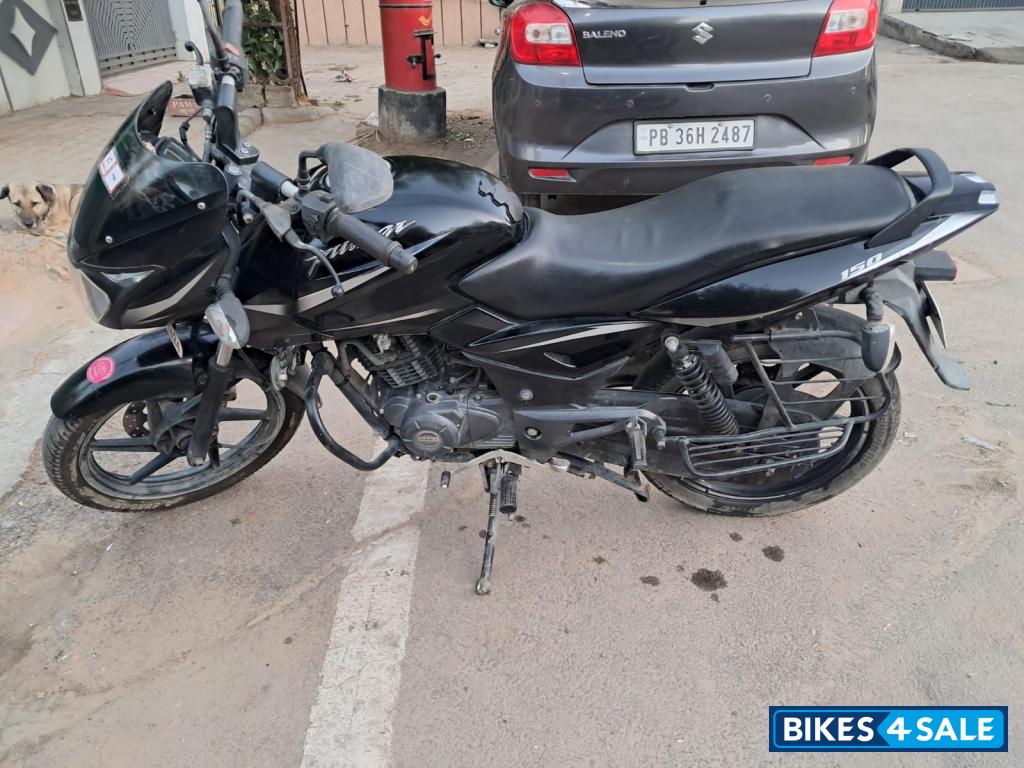 Black Bajaj Pulsar 150 DTSi