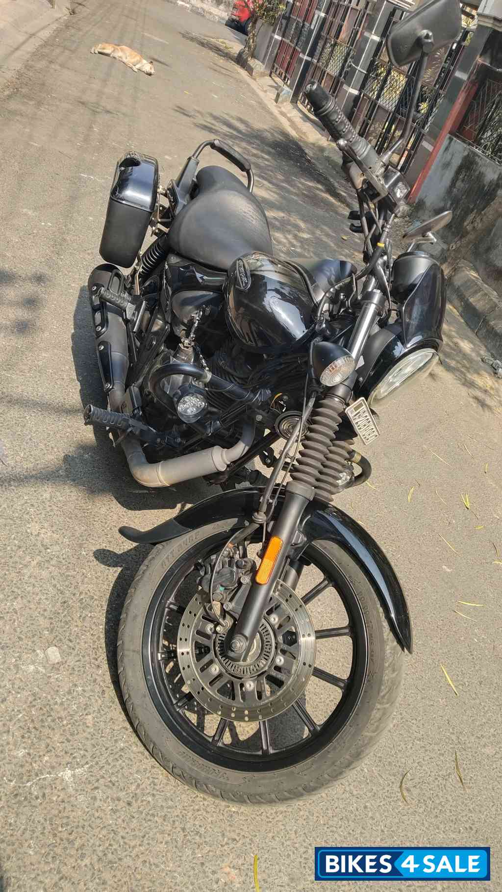 Black Bajaj Avenger Street 160 BS6