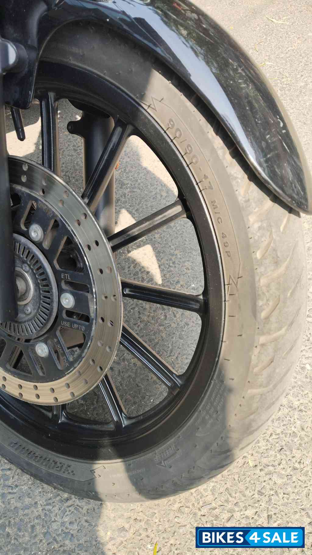 Black Bajaj Avenger Street 160 BS6