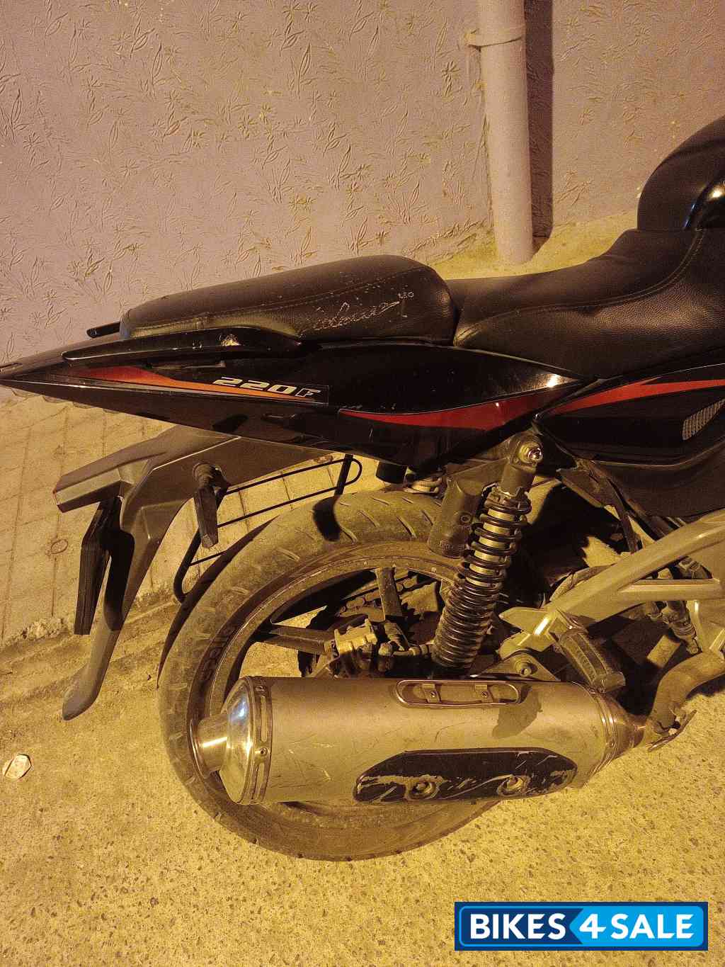 Black Bajaj Pulsar 220F