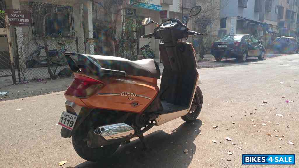 Golden & White Mahindra Gusto 125
