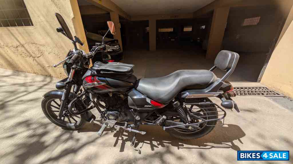 Bajaj Avenger Street 220 BS6
