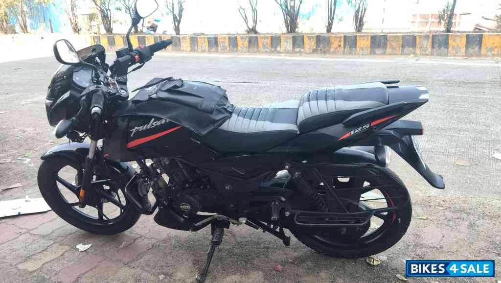 Bajaj Pulsar 125 Split Seat