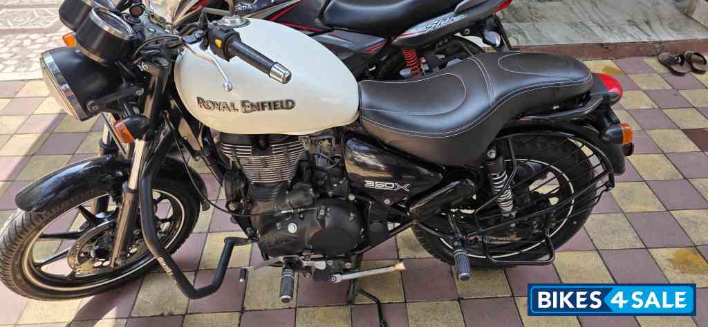 White Royal Enfield Thunderbird X 350