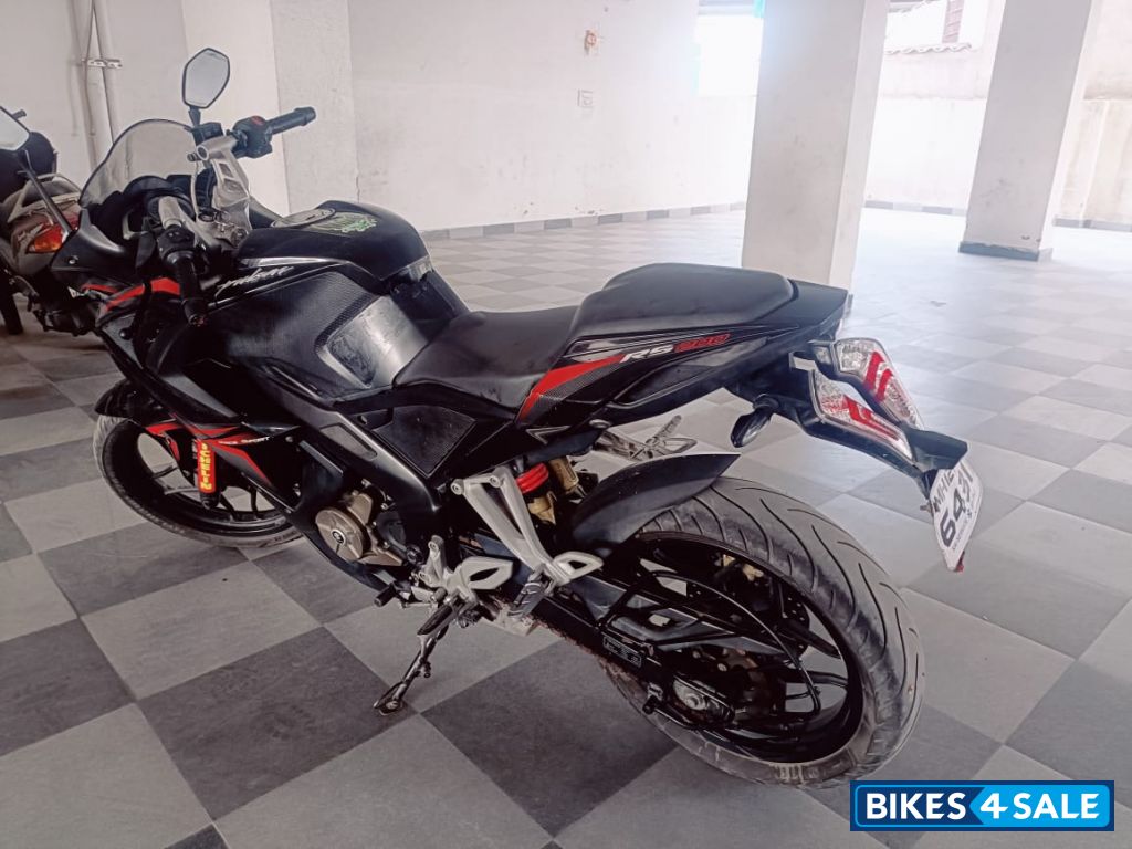 Bajaj Pulsar RS 200 ABS