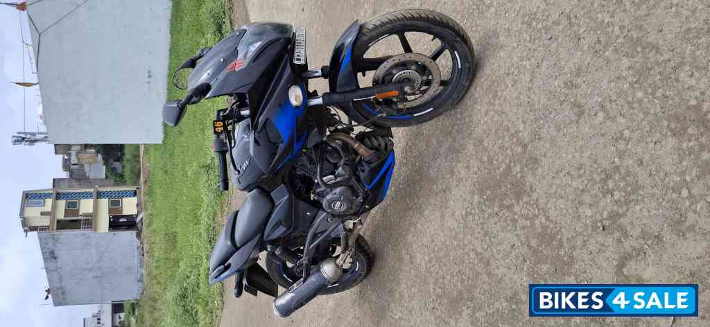 Blue Bajaj Pulsar 220F Blue Bajaj Pulsar 220F