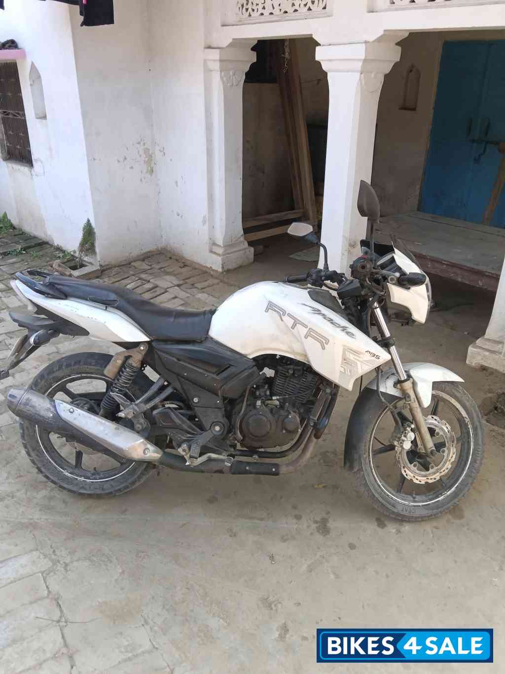 Black TVS Apache RTR 180