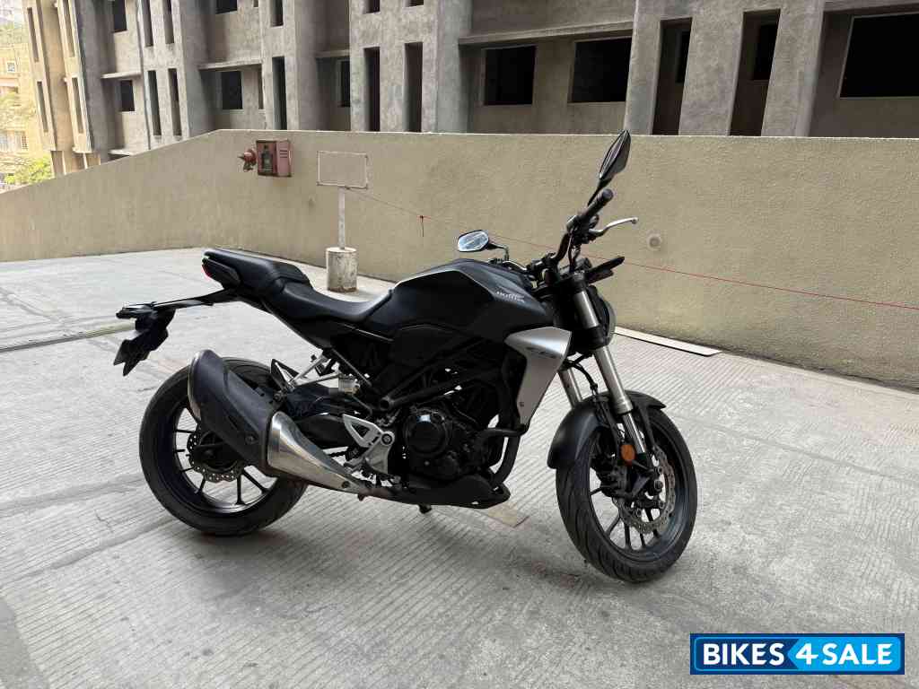 Black Honda CB300R