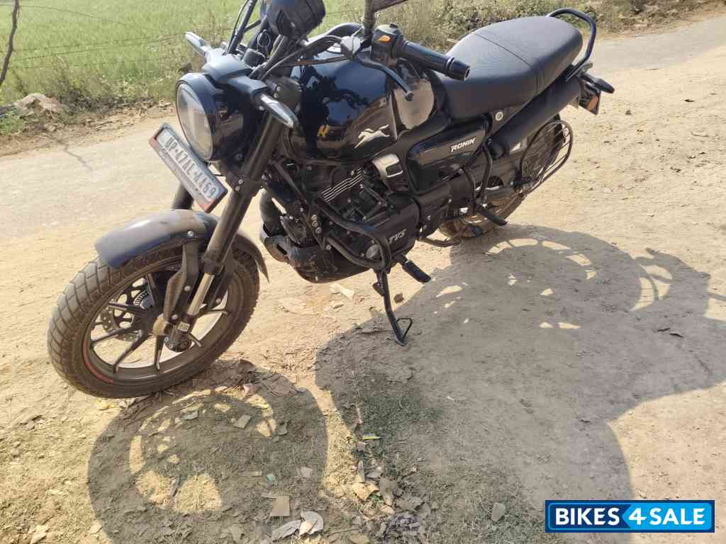 Black TVS Ronin 2025