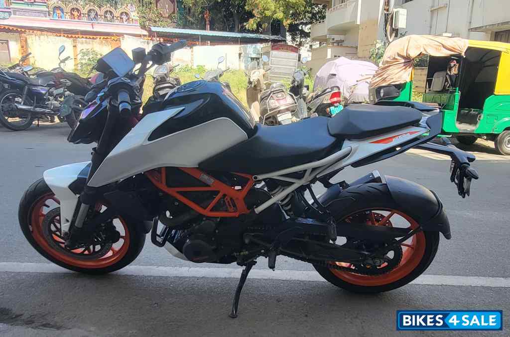 White KTM Duke 390