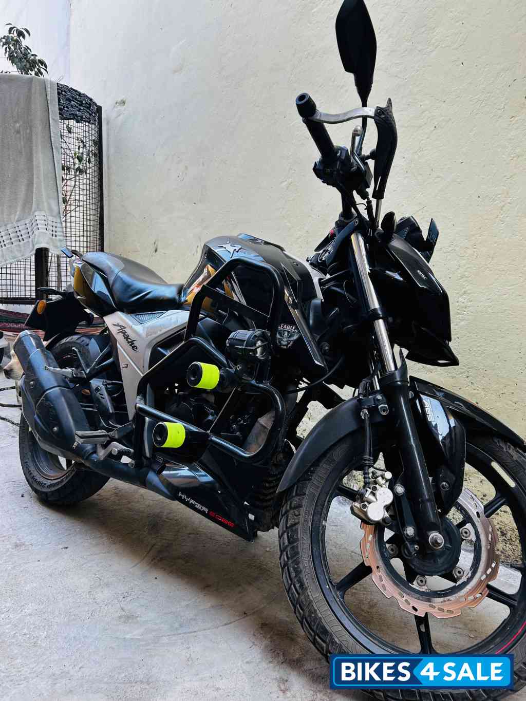 TVS Apache RTR 160 4V BS6