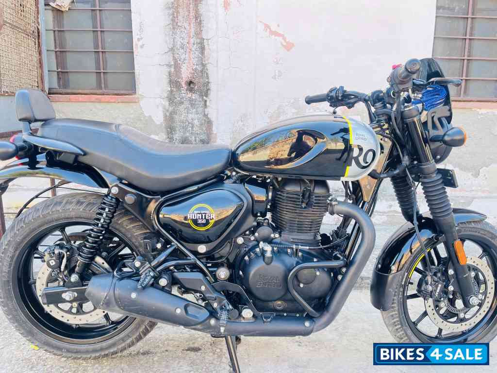 Black Royal Enfield Hunter 350 Metro