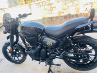 Black Royal Enfield Hunter 350 Metro