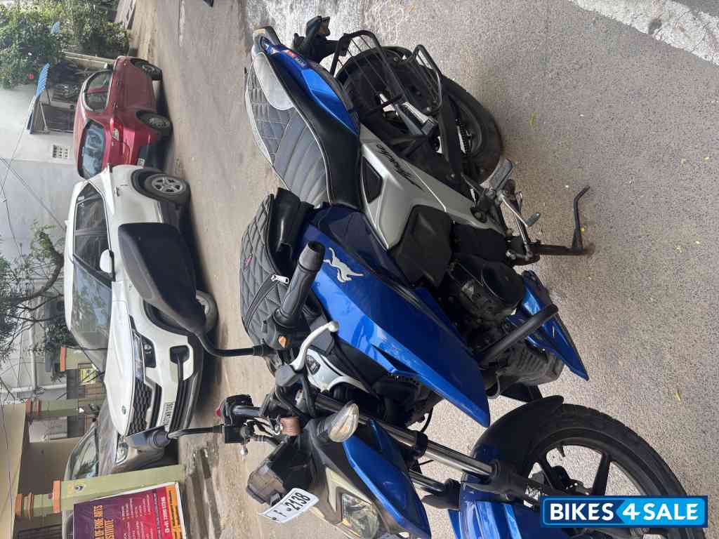 Blue TVS Apache RTR 160 4V Blue TVS Apache RTR 160 4V