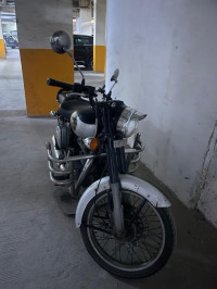 Royal Enfield Classic 500