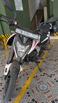 White Bajaj Pulsar N125