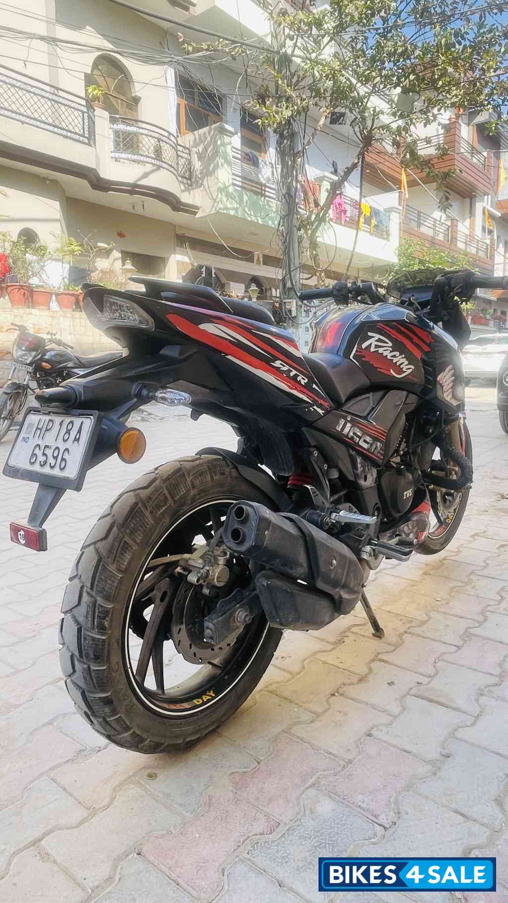 TVS Apache RTR 200 4V